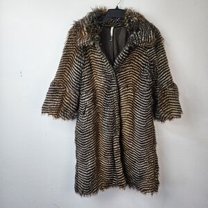 Willow & Clay Women's Faux Fur Coat Beige Brown 3/4 Length Buttons Striped S